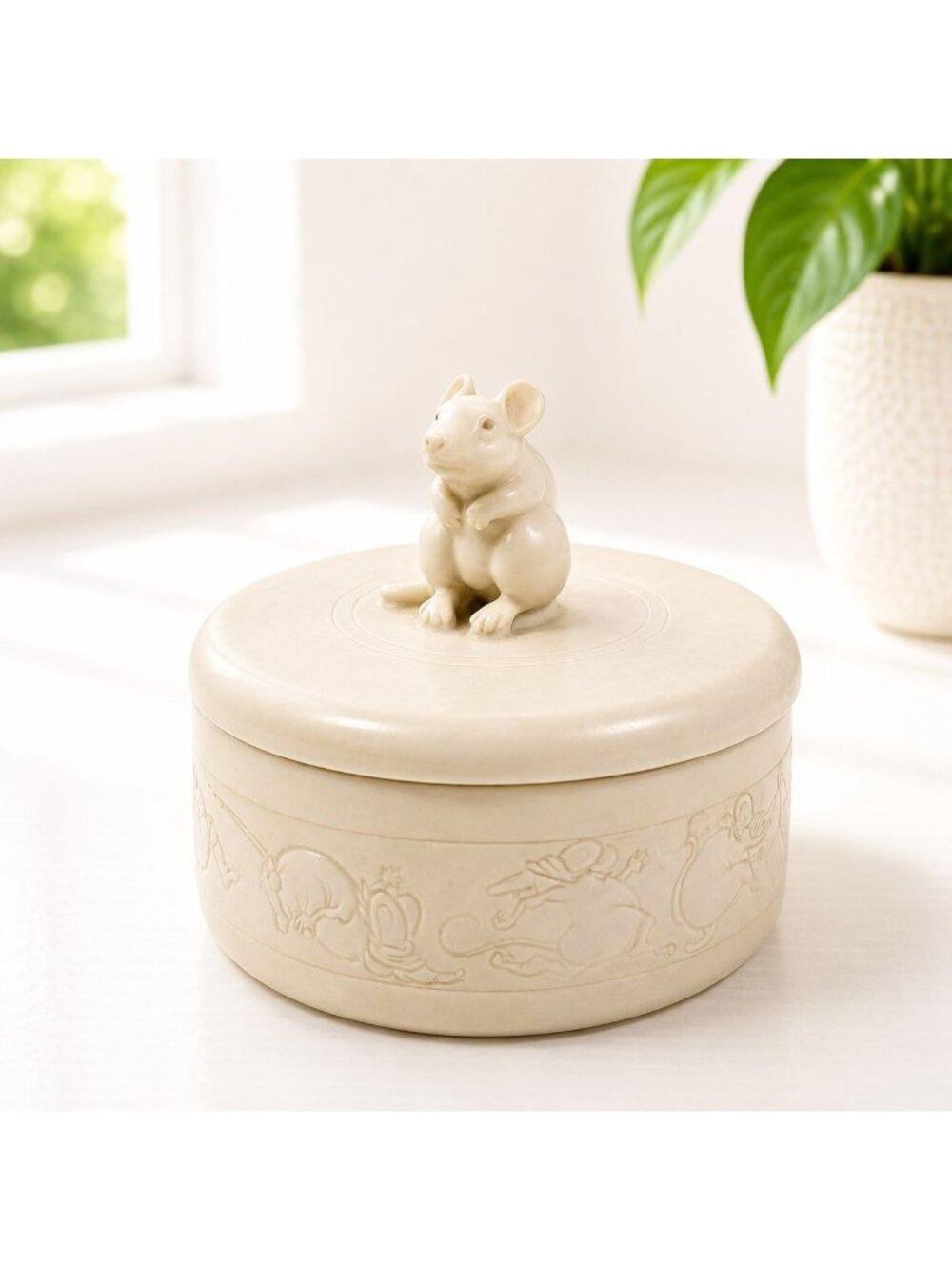 Vintage Ceramic Mouse Trinket Box With Engraved Design Beige Keepsake Container